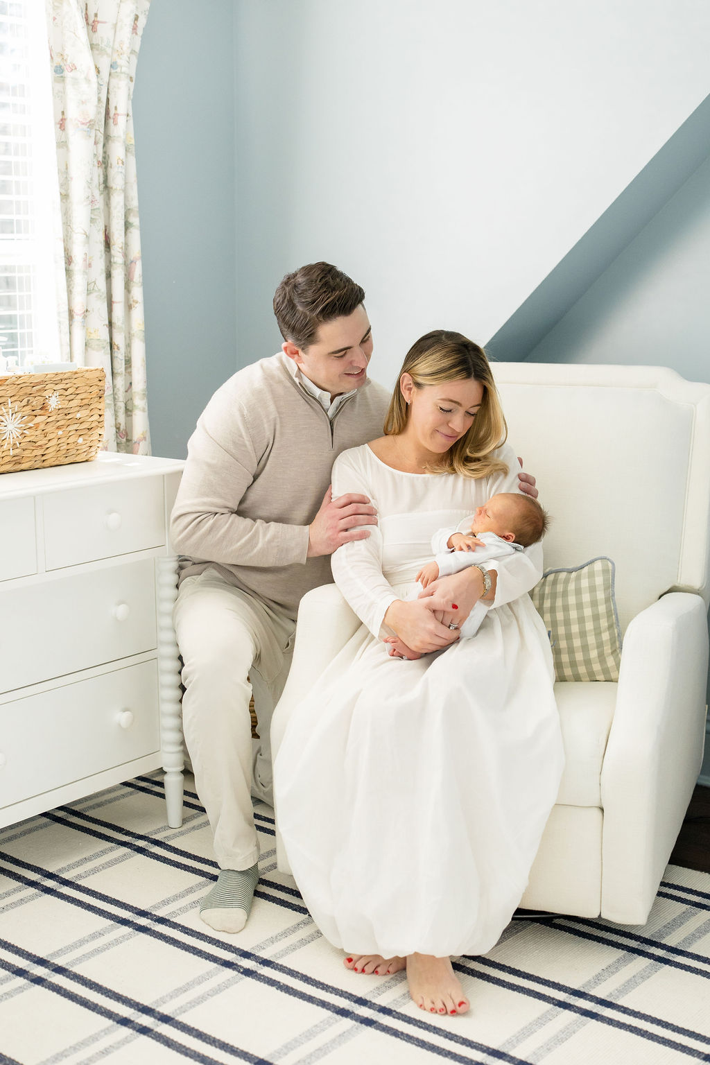 long island family photos with their newborn
